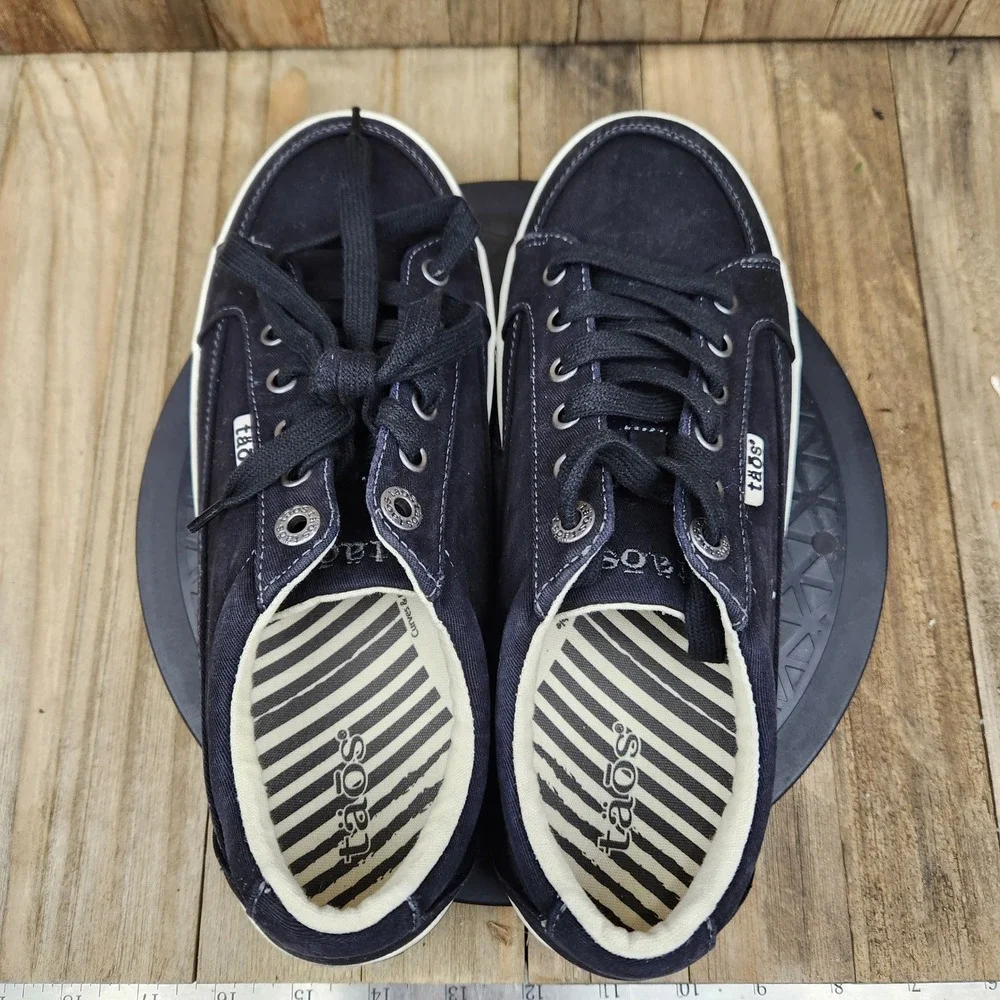 Taos Moc Star Sneakers Womens size 8.5 Navy Blue Canvas Lace Up Shoes